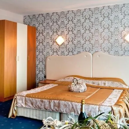 Отель Sirius - Free Access, Full Board And Drinks Incl 4*